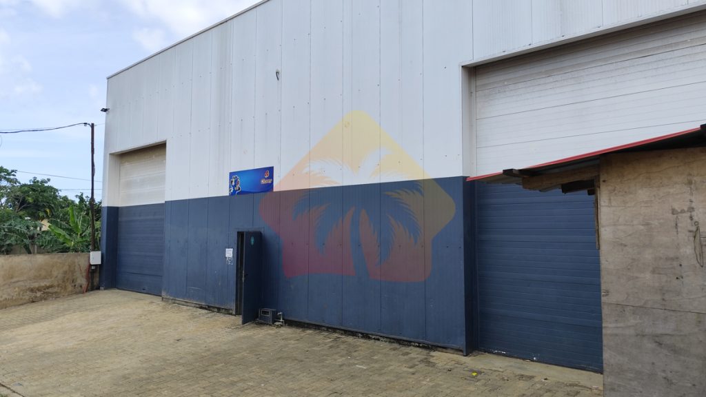 Armazém 290 m2 * Cidade São Tomé